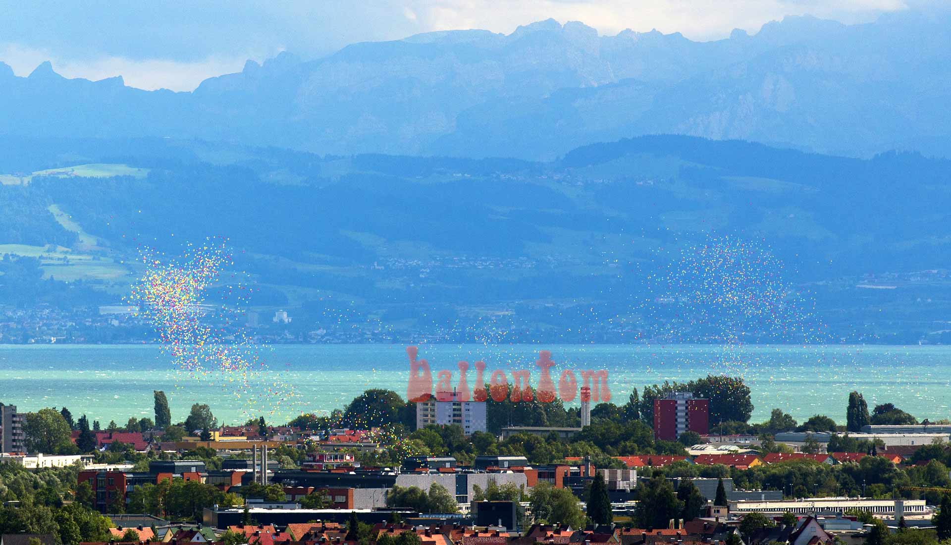 Ballonstart zur Jubiläumsfeier für ZF Friedrichshafen mit 25.000 Ballons von ballontom